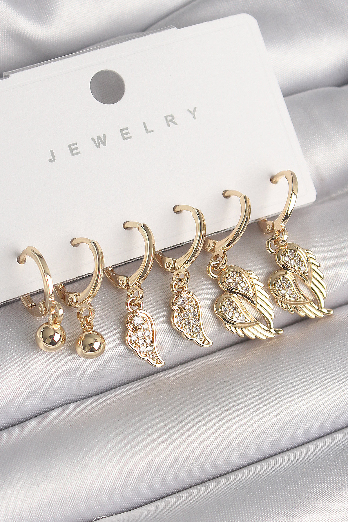 Pirinç%20Gold%20Renk%20Sallantı%20Zirkon%20Taşlı%20Kanat%20Model%20Topçuk%20Detay%20Kadın%20Küpe%20Seti
